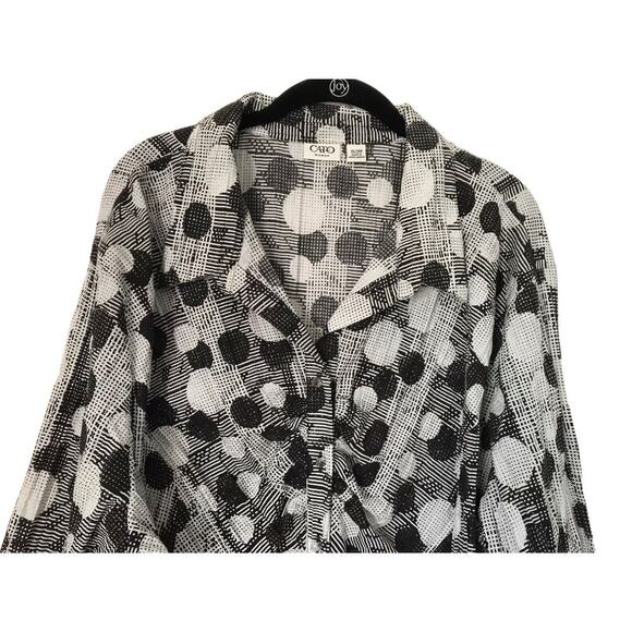 Cato Woman Top Size 26/28W Black White Big Polka Dot Long Sleeve Button Front - Picture 2 of 14